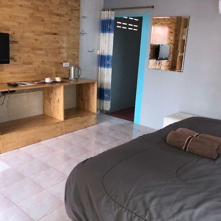 Ferienwohnung Poopreaw Koh Larn Exterior foto