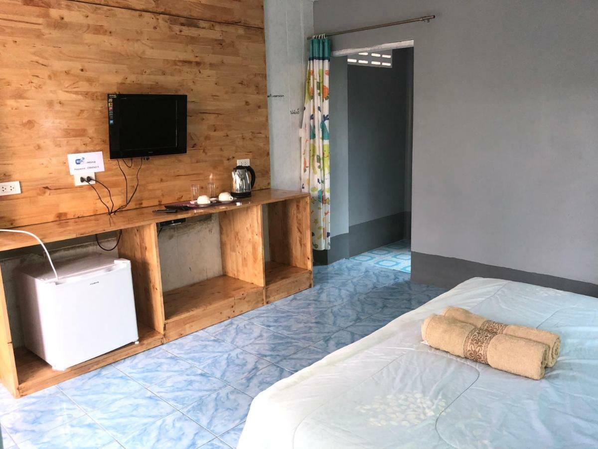 Ferienwohnung Poopreaw Koh Larn Exterior foto