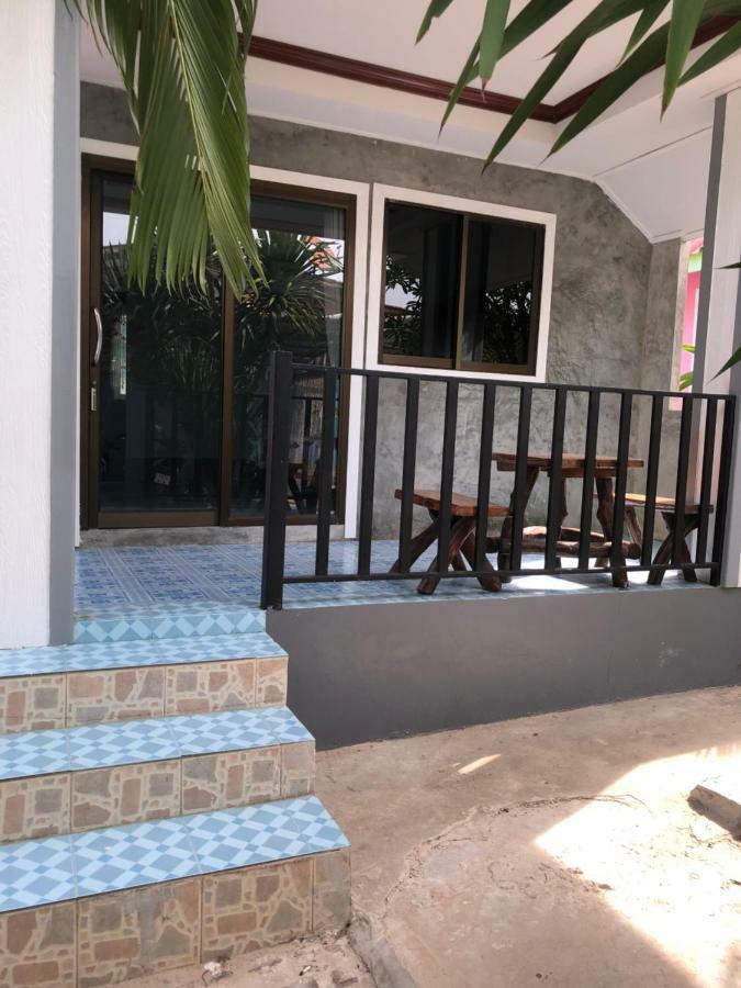 Ferienwohnung Poopreaw Koh Larn Exterior foto