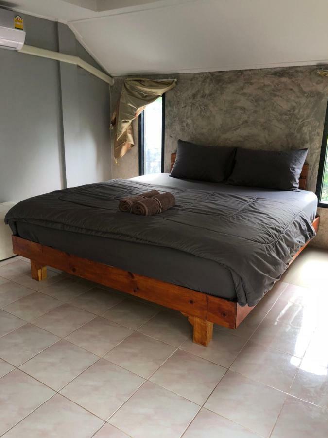 Ferienwohnung Poopreaw Koh Larn Exterior foto