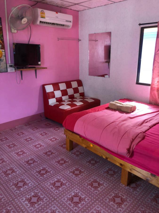 Ferienwohnung Poopreaw Koh Larn Exterior foto