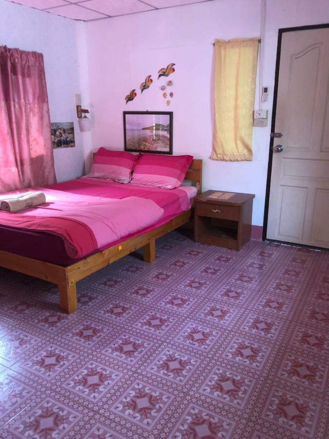 Ferienwohnung Poopreaw Koh Larn Exterior foto