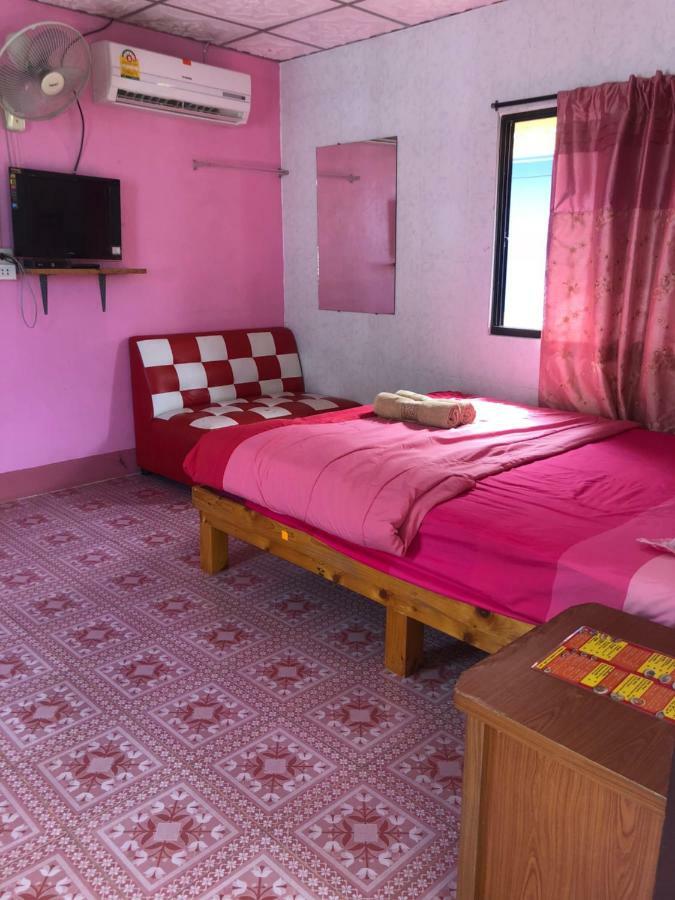Ferienwohnung Poopreaw Koh Larn Exterior foto