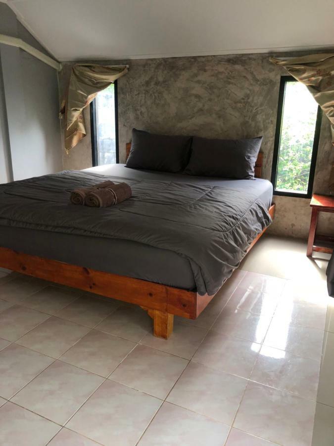 Ferienwohnung Poopreaw Koh Larn Exterior foto